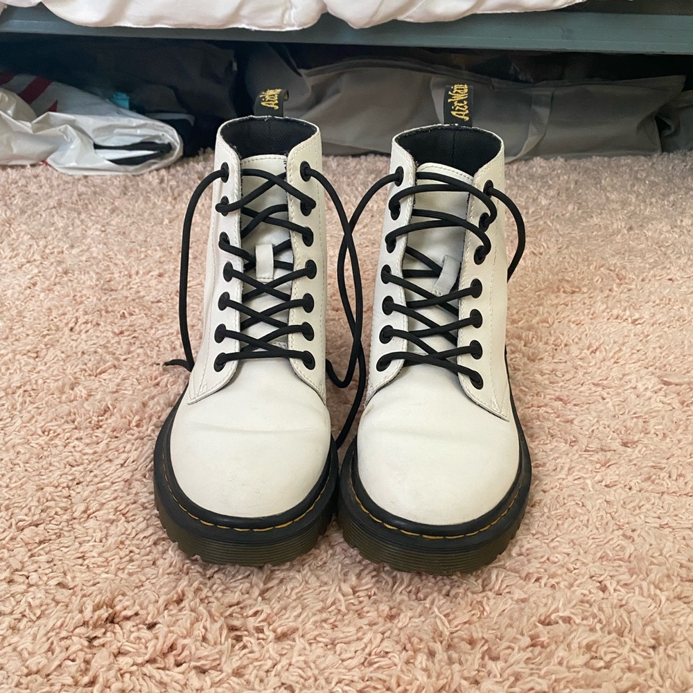 white doc martens excellent condition with lots of life left - Picture 1 of 3